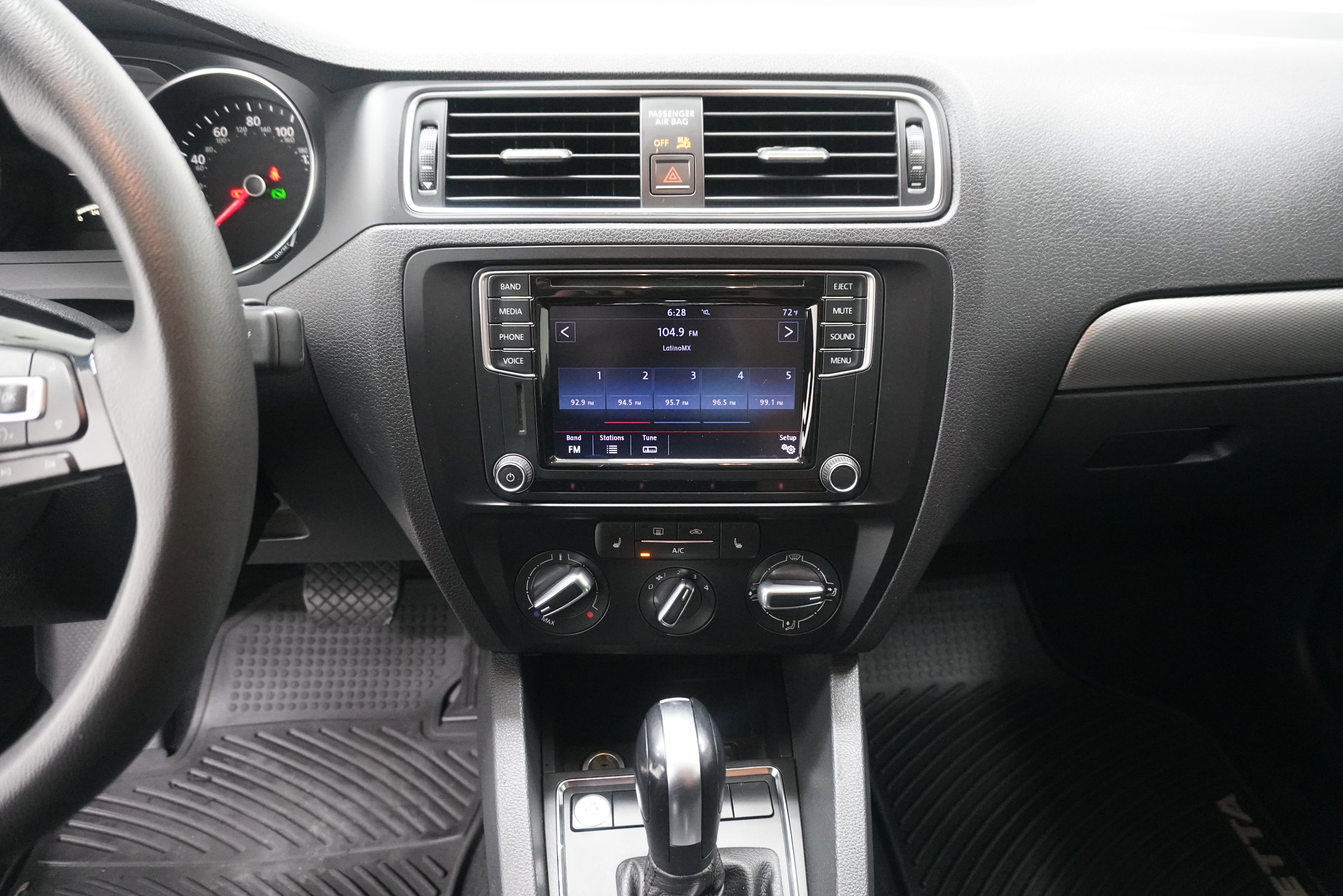 Used 2016 Volkswagen Jetta SE FWD image 18