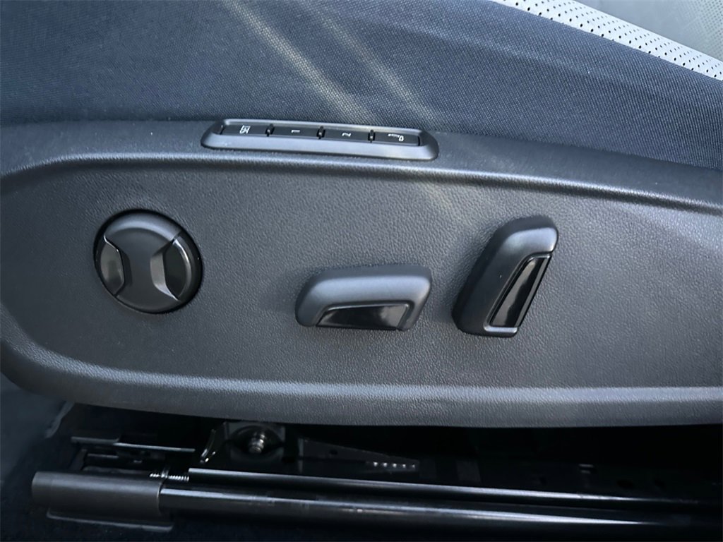 Used 2025 Volkswagen ID.4 Pro S Plus image 10