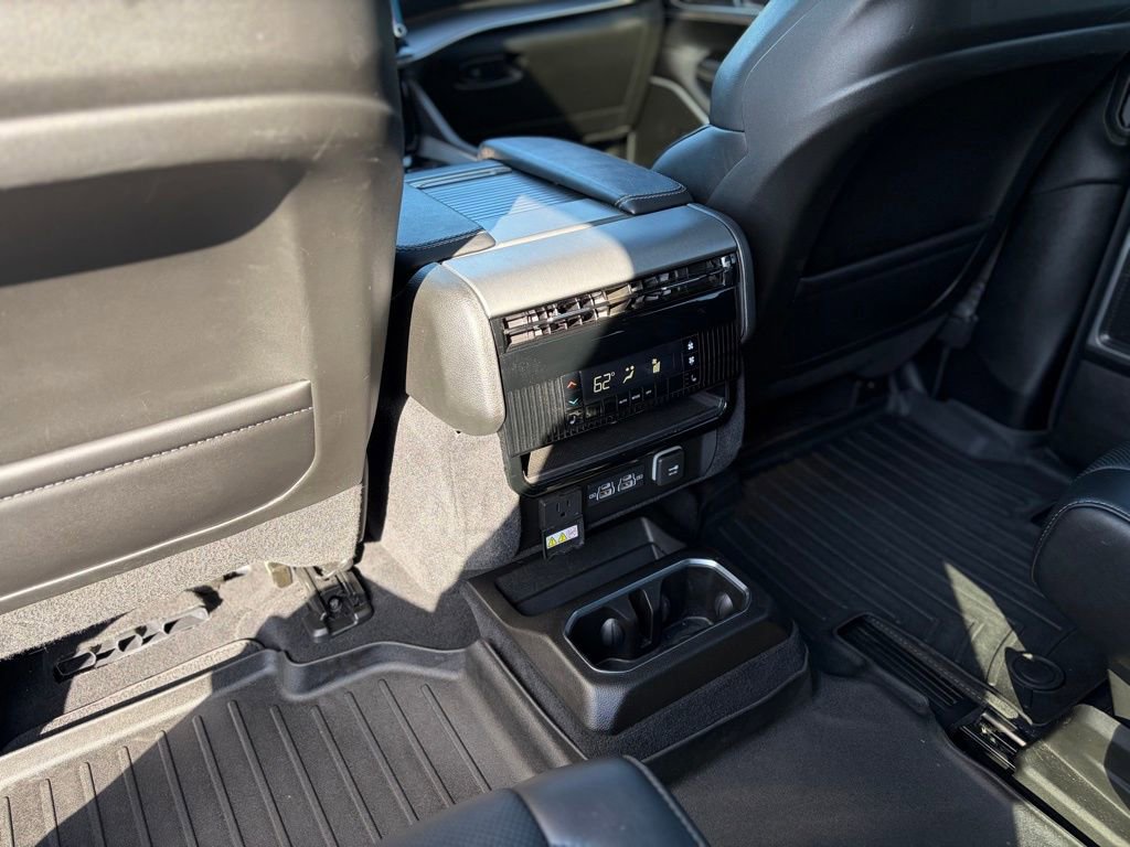 Used 2023 Jeep Wagoneer Series II AWD/4WD image 32