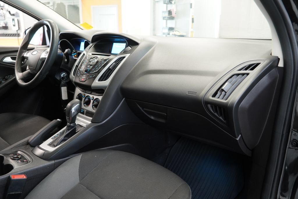 Used 2014 Ford Focus SE w/ SE Winter Package FWD image 35