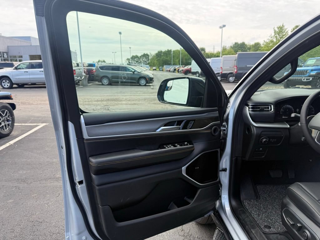 New 2026 Jeep Grand Wagoneer 4WD image 12