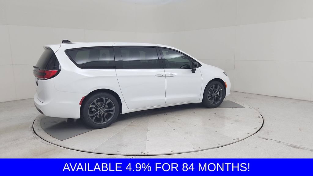 New 2026 Chrysler Pacifica Select image 15