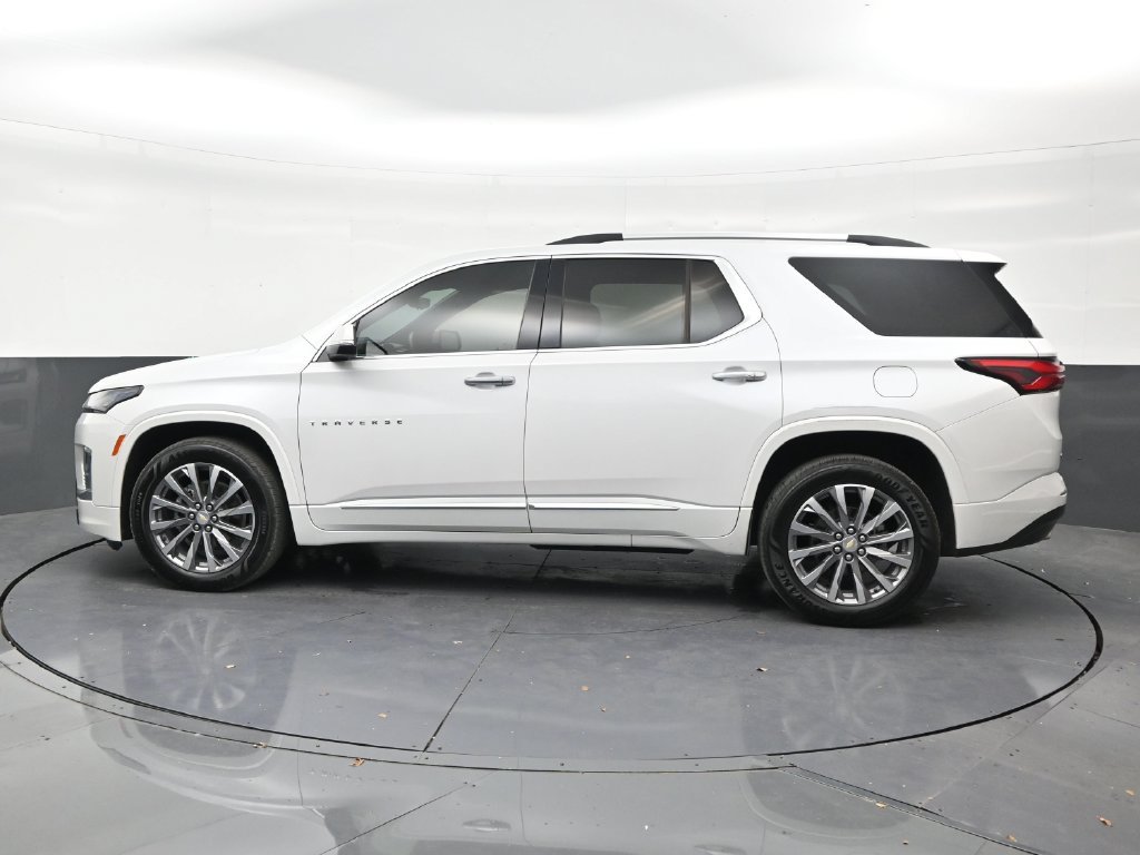 Used 2022 Chevrolet Traverse Premier FWD image 2