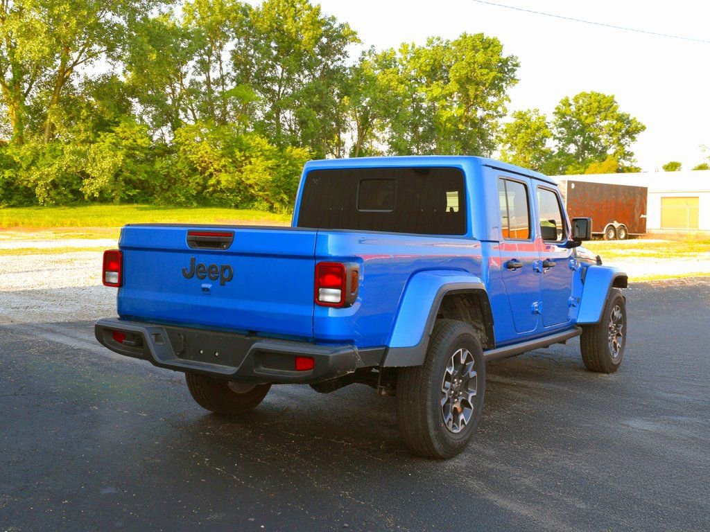 Used 2024 Jeep Gladiator Sport image 5