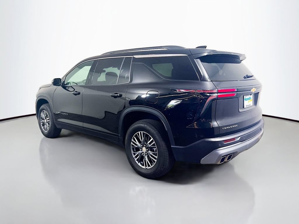 Used 2025 Chevrolet Traverse LT FWD image 5