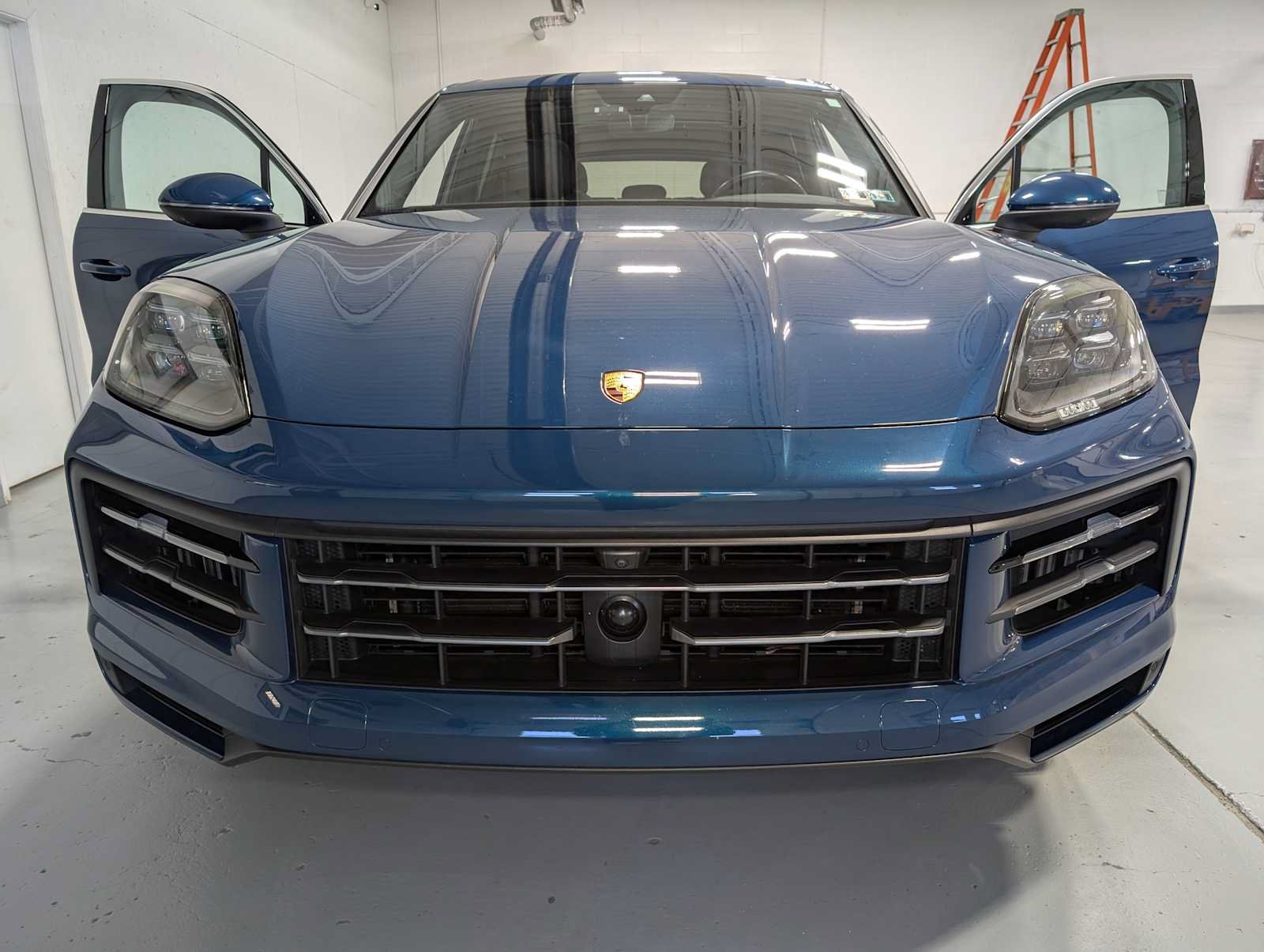 Used 2024 Porsche Cayenne S AWD/4WD image 12