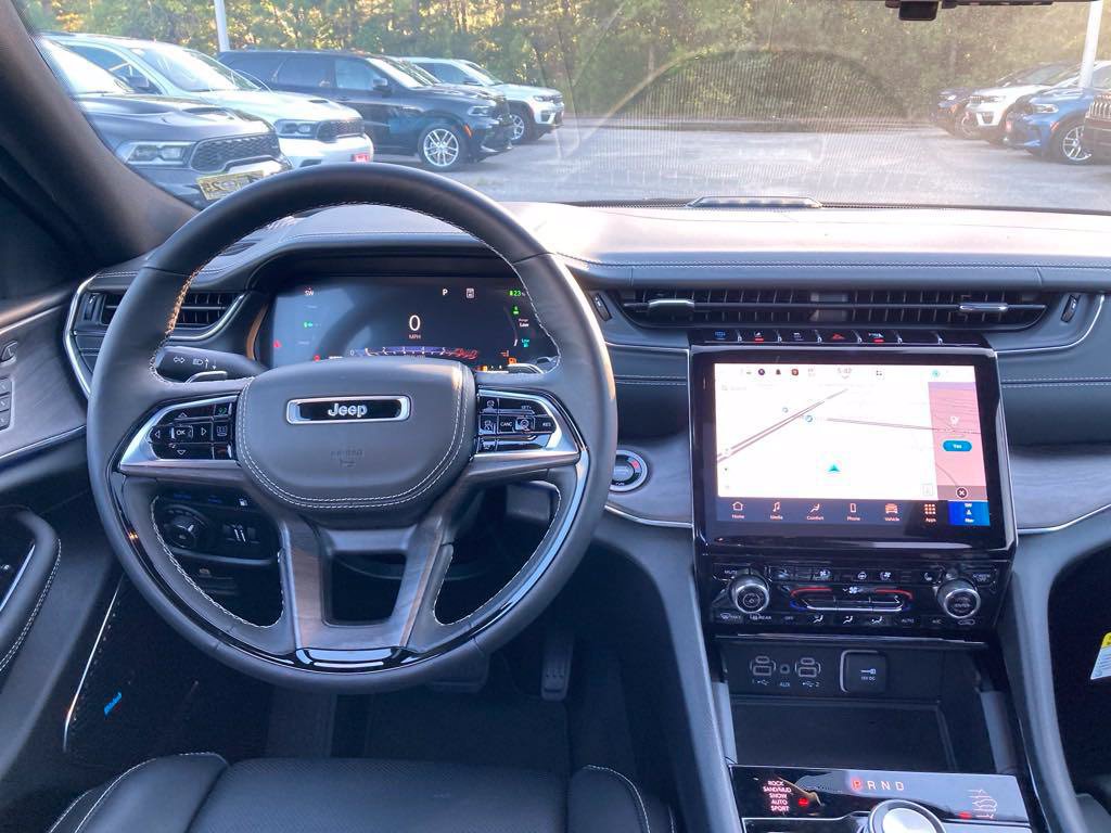 New 2024 Jeep Grand Cherokee Overland w/ Advanced Protech Group III AWD/4WD image 14