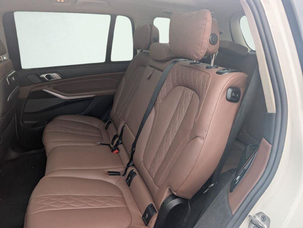 Used 2025 BMW X7 xDrive40i AWD/4WD image 31