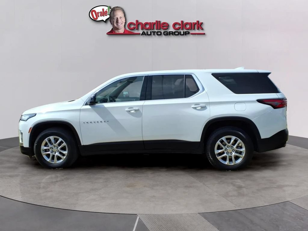 Used 2023 Chevrolet Traverse LS FWD image 2