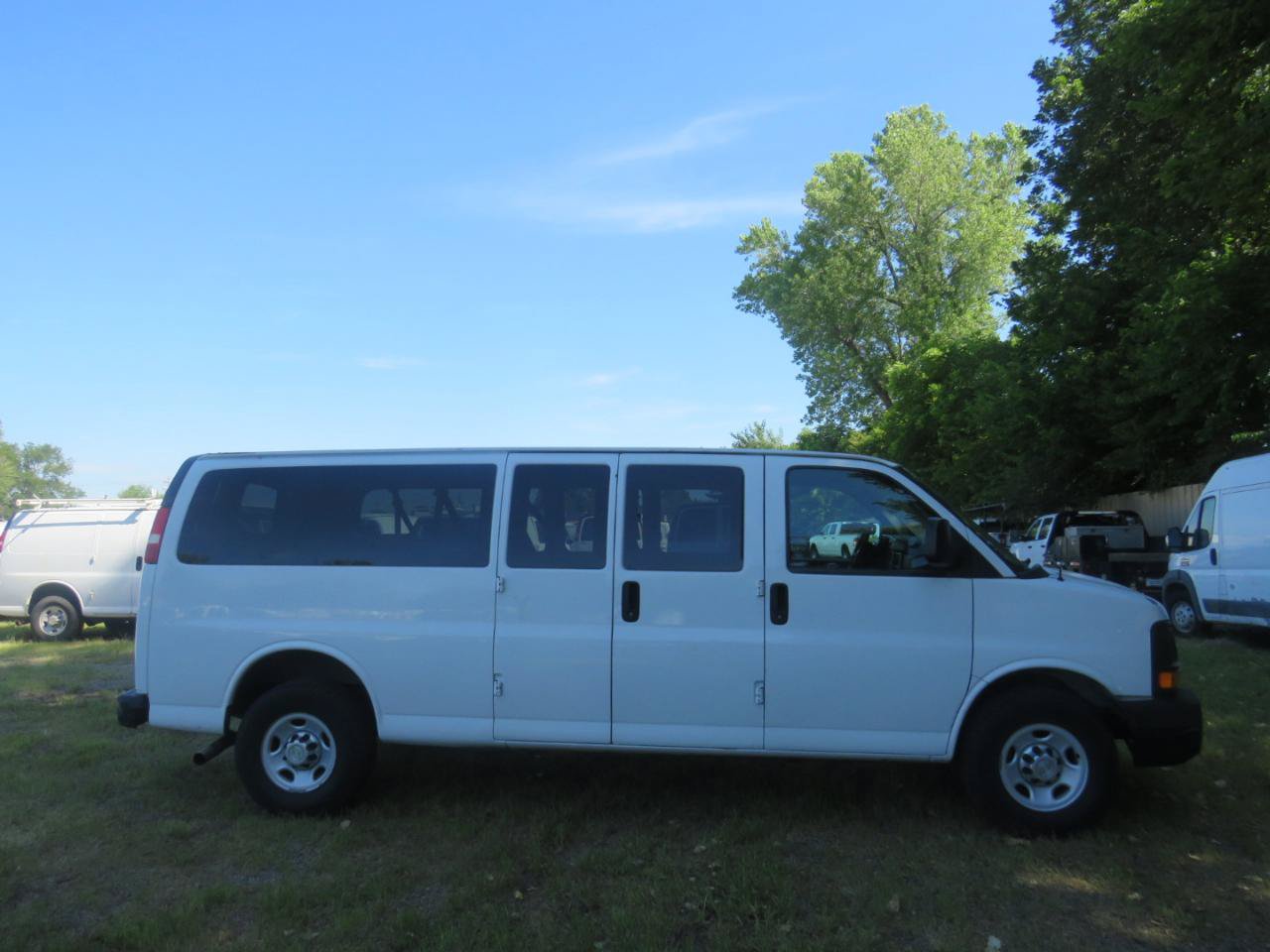 Used 2011 Chevrolet Express 3500 LS RWD image 4