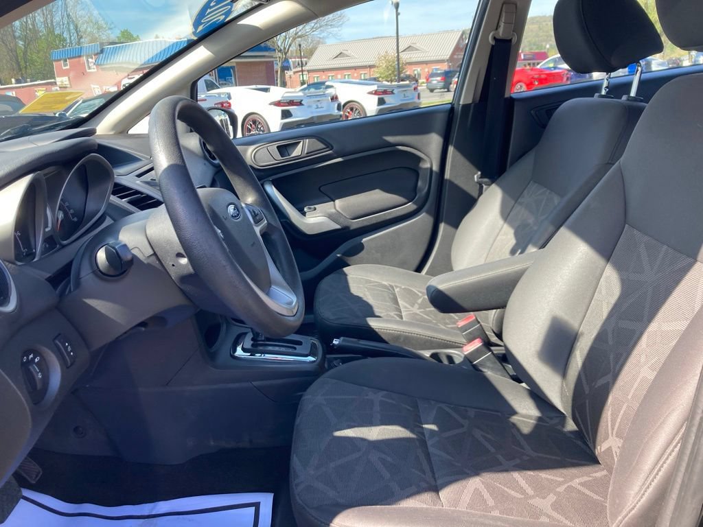 Used 2013 Ford Fiesta SE FWD image 3
