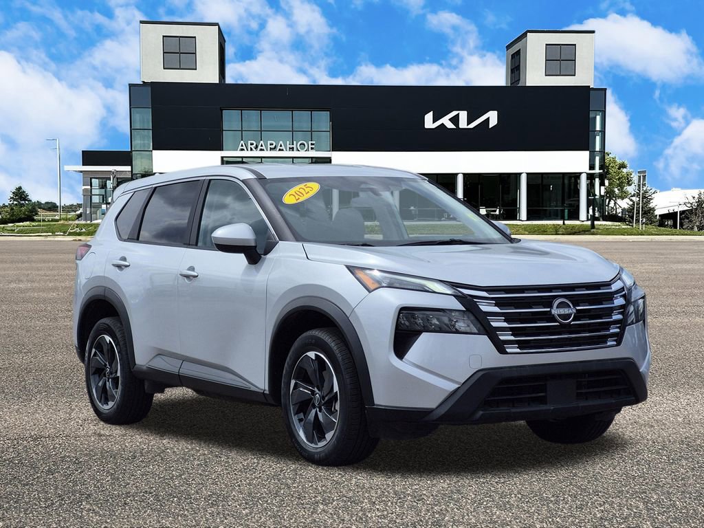 Used 2025 Nissan Rogue SV AWD/4WD image 2