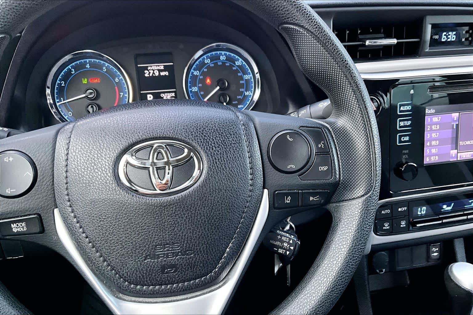 Used 2018 Toyota Corolla LE FWD image 24