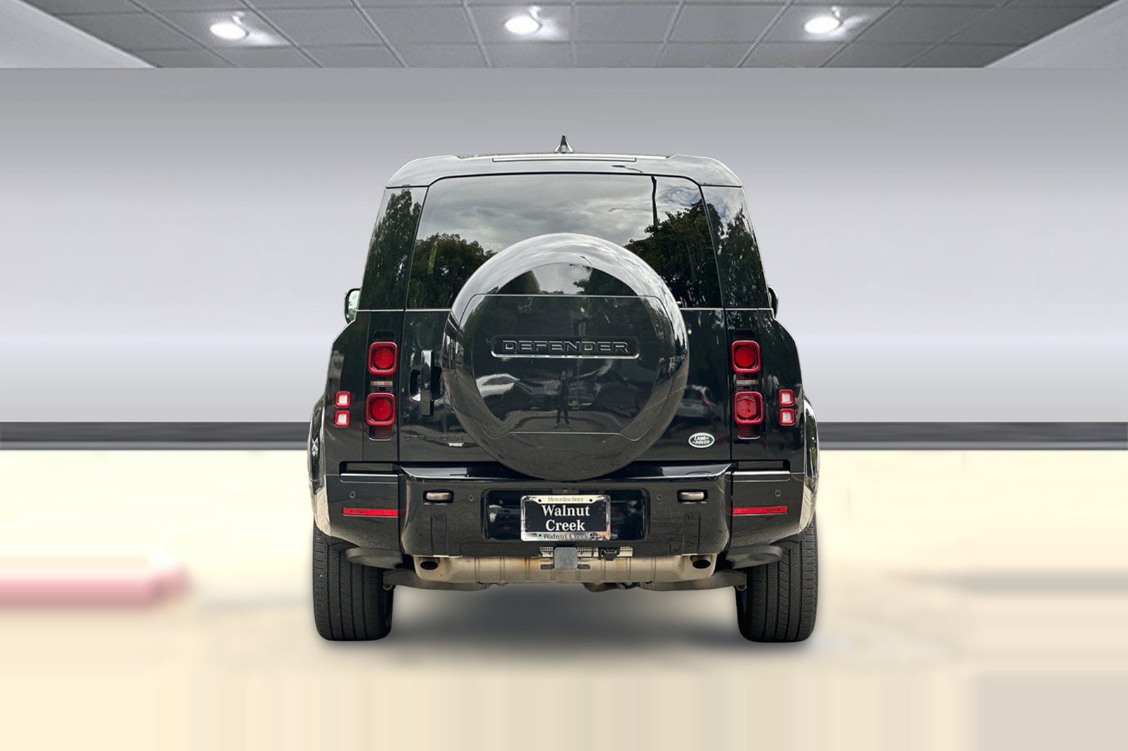 Used 2023 Land Rover Defender 130 X-Dynamic SE AWD/4WD image 10