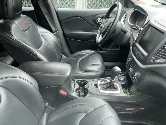 Used 2015 Jeep Cherokee Trailhawk AWD/4WD image 13