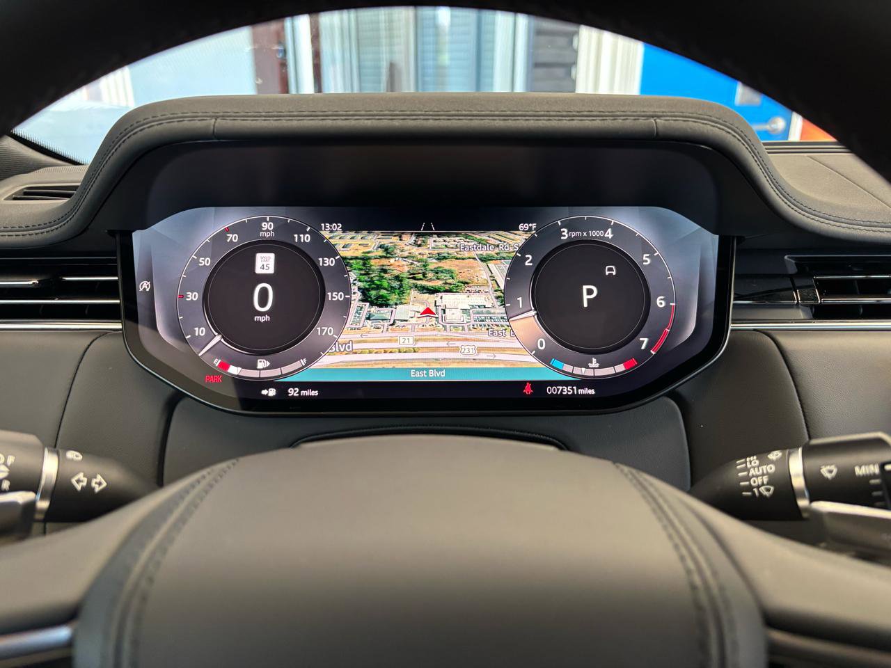 Used 2025 Land Rover Range Rover Long Wheelbase SE image 18