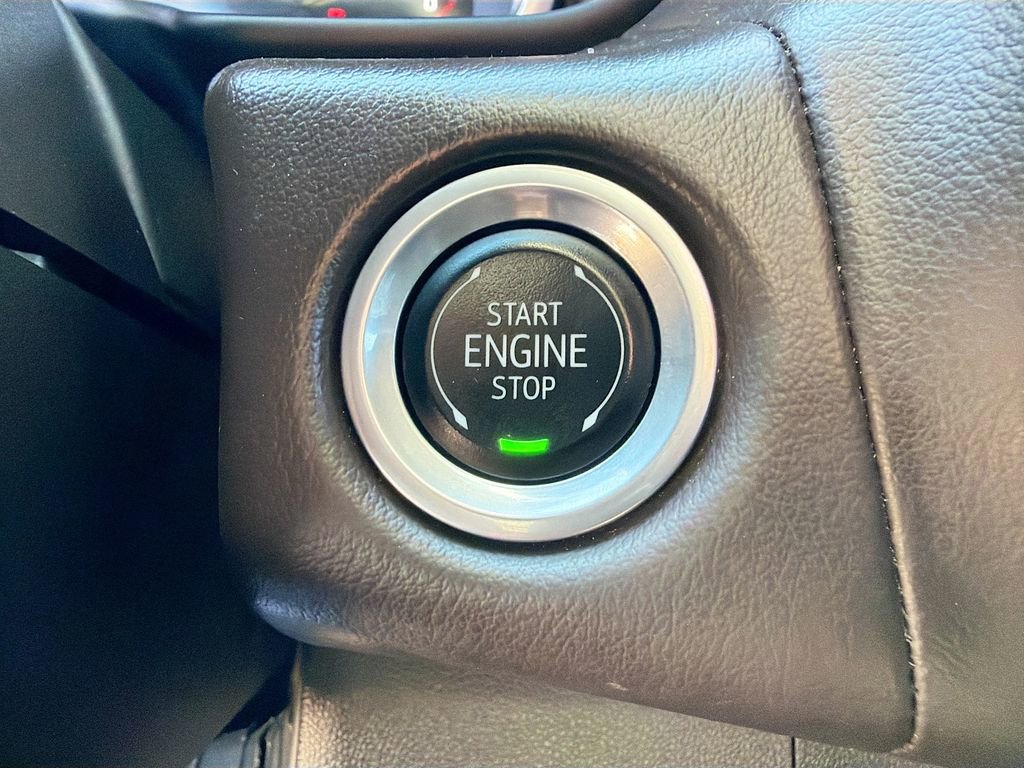 Used 2024 GMC Yukon SLT image 36