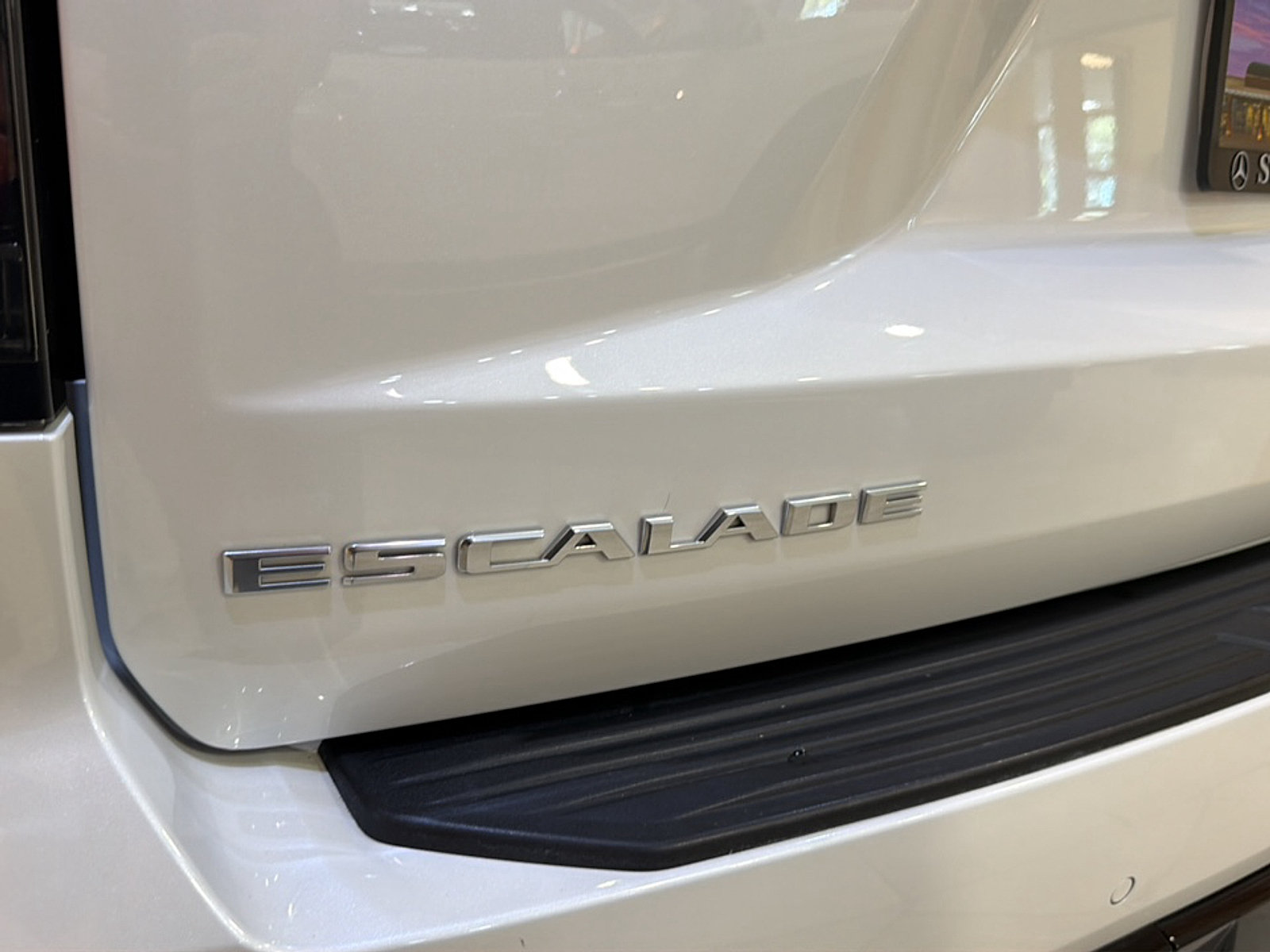 Used 2023 Cadillac Escalade ESV Premium Luxury RWD image 32