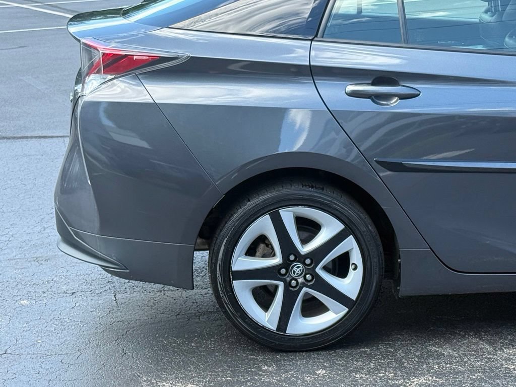 Certified 2016 Toyota Prius Three Touring FWD image 8