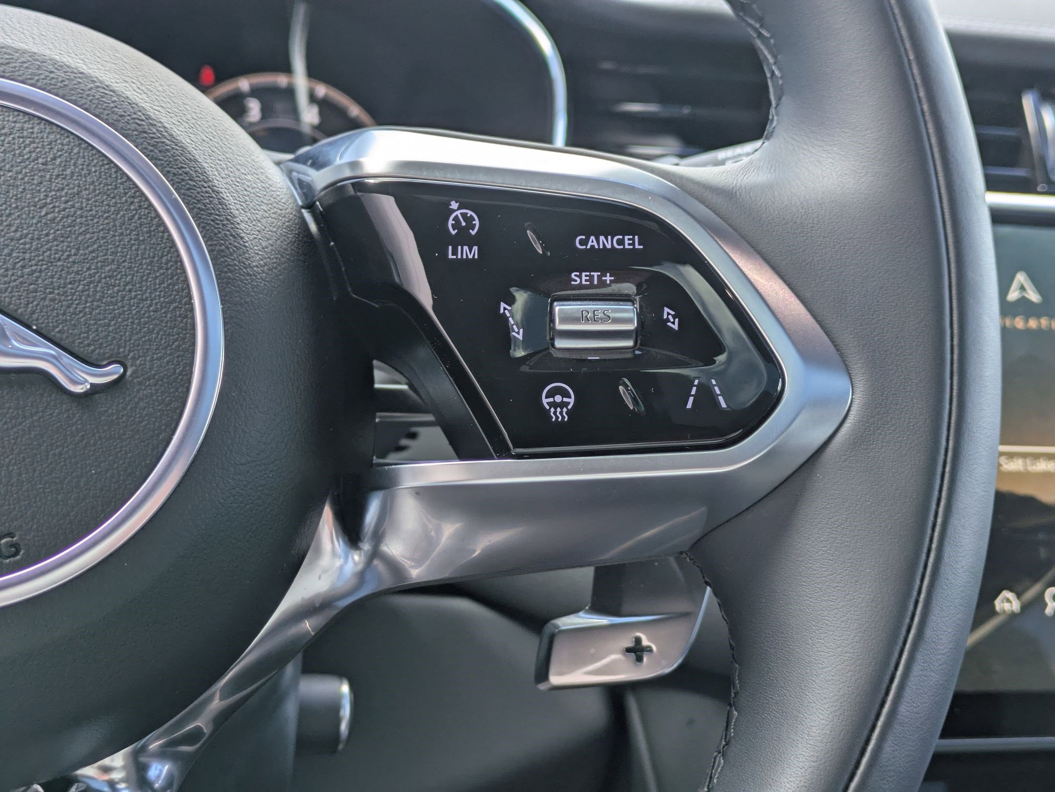 Used 2026 Jaguar F-PACE R-Dynamic S AWD/4WD image 19