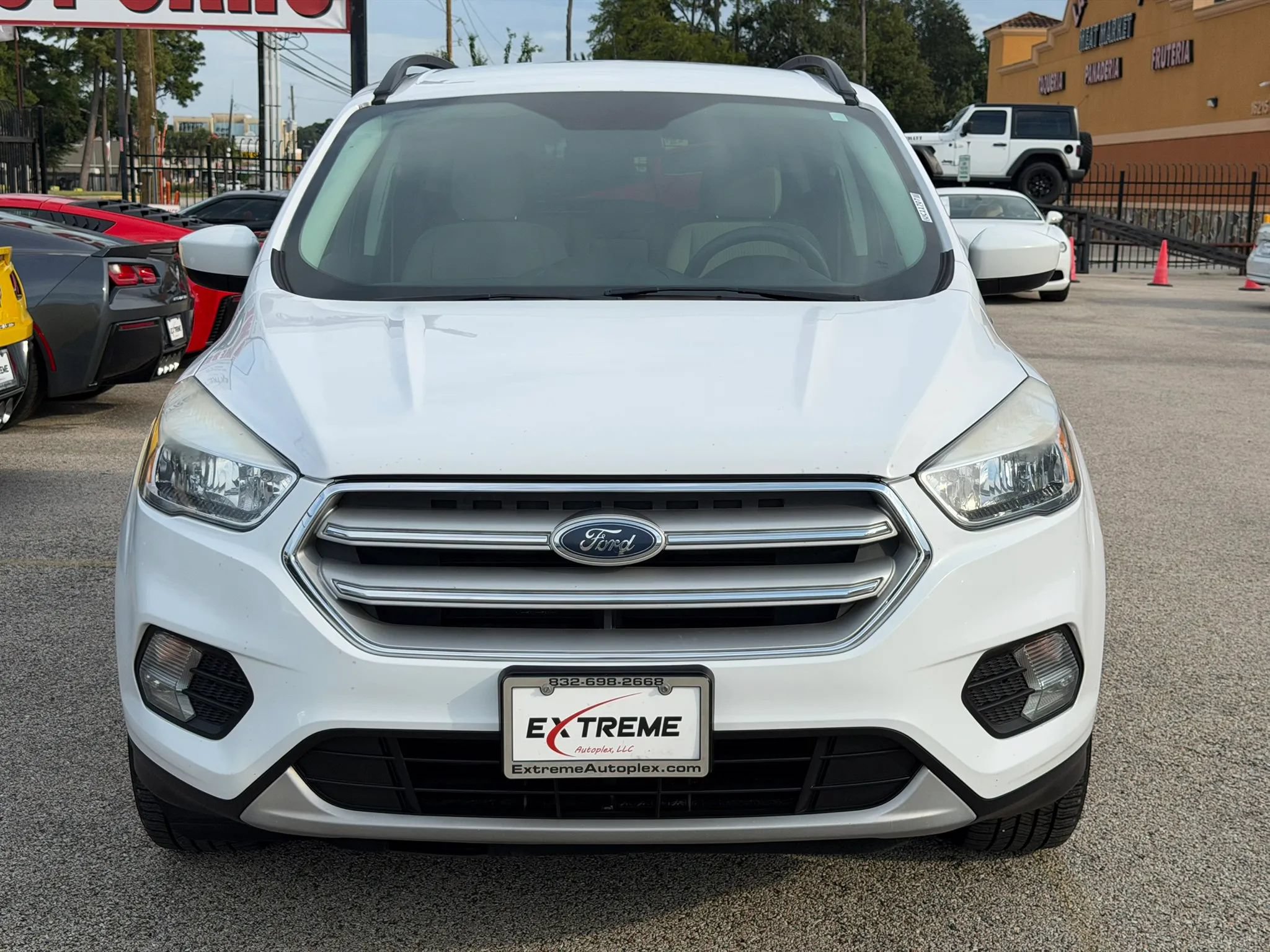 Used 2018 Ford Escape SE FWD image 2