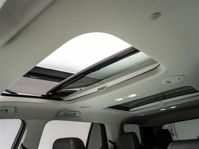 Used 2020 Chevrolet Traverse Premier w/ Redline Edition FWD image 16