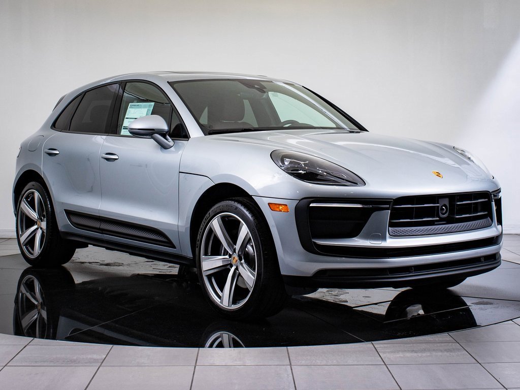 Certified 2025 Porsche Macan image 10