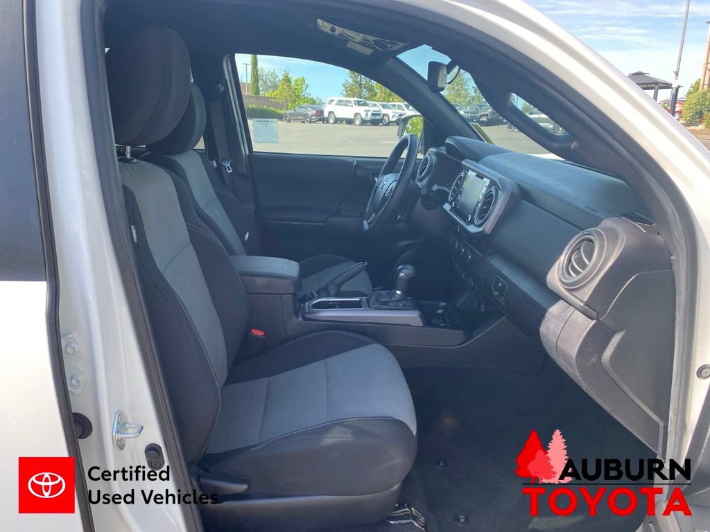 Certified 2022 Toyota Tacoma TRD Off-Road w/ Technology Package AWD/4WD image 18