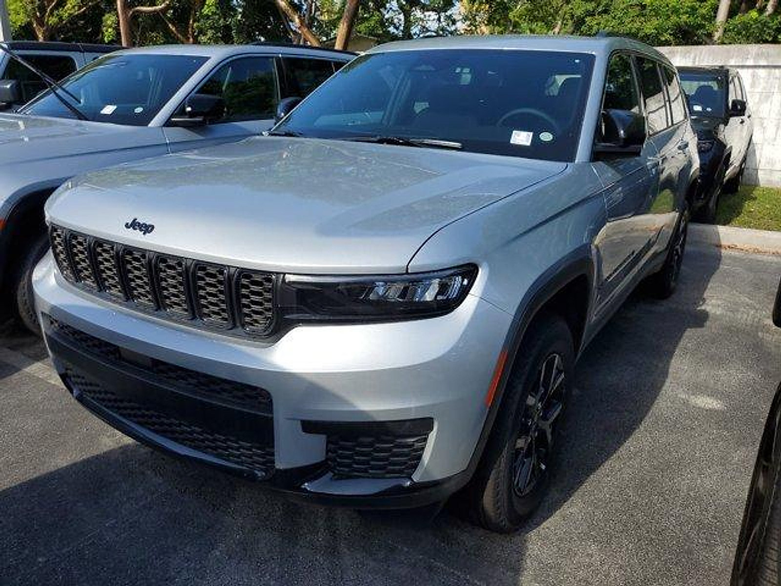New 2024 Jeep Grand Cherokee L Laredo AWD/4WD image 2