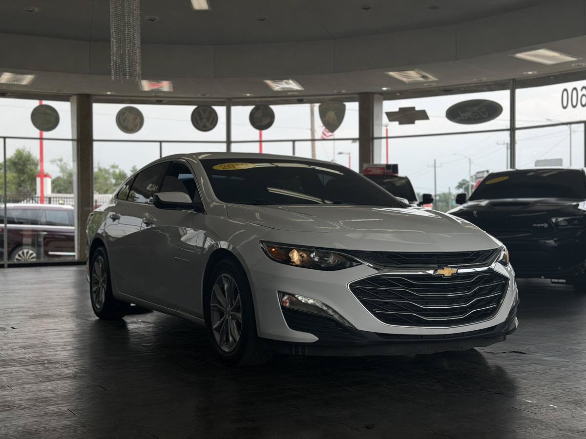 Used 2019 Chevrolet Malibu LT FWD image 3