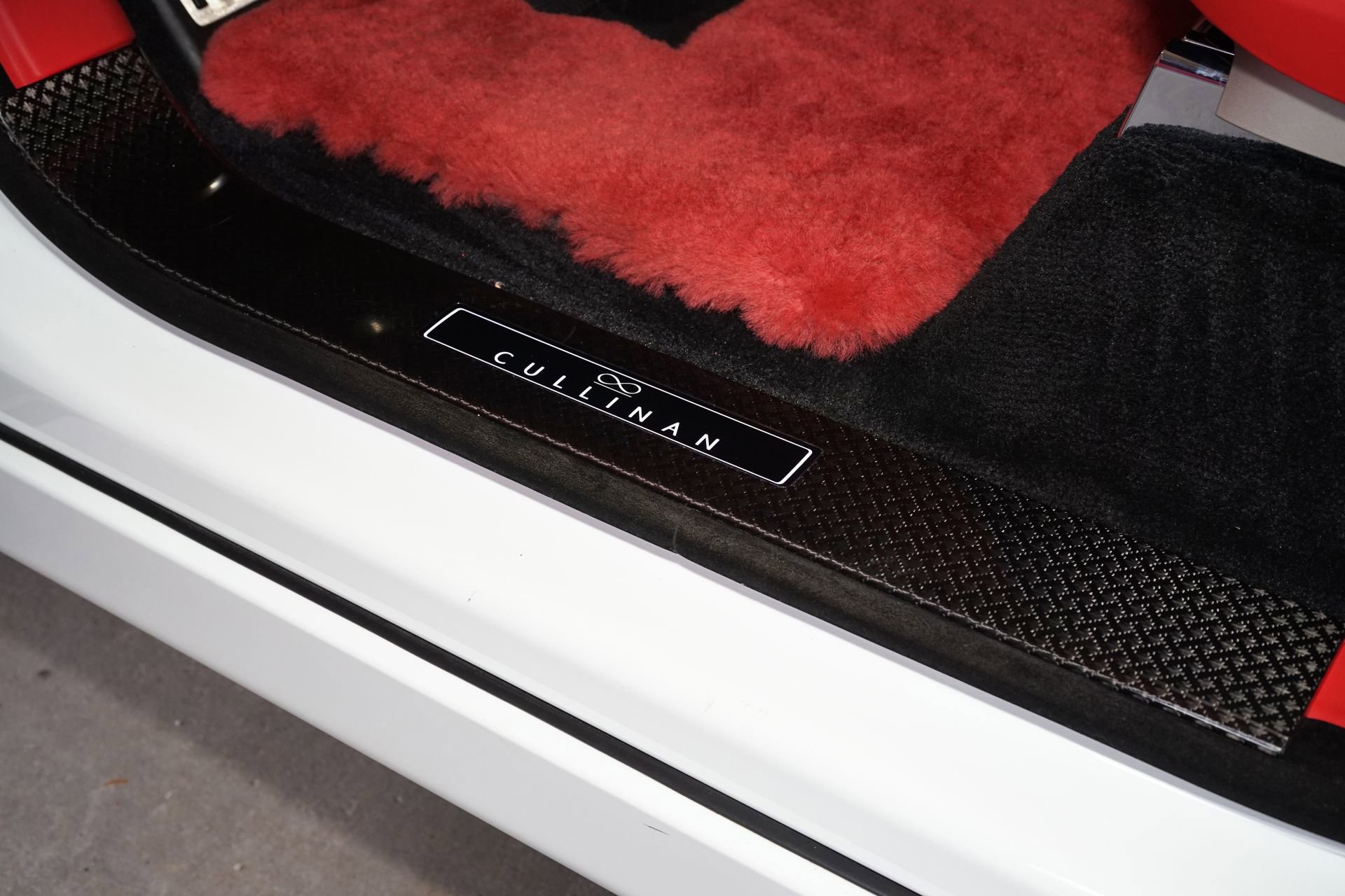 Used 2025 Rolls-Royce Cullinan Black Badge w/ Leather Finishing Pack image 43