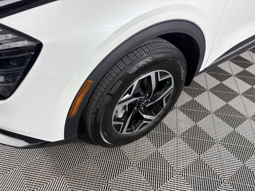 Used 2025 Kia Sportage LX image 11