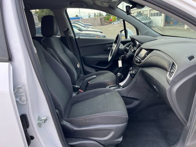 Used 2020 Chevrolet Trax LS w/ Tint and Cruise Package FWD image 9