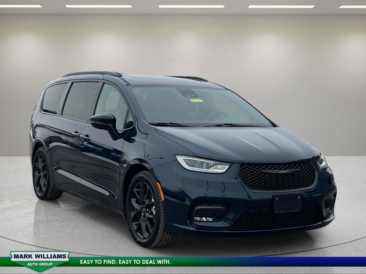 Used 2025 Chrysler Pacifica Limited image 1