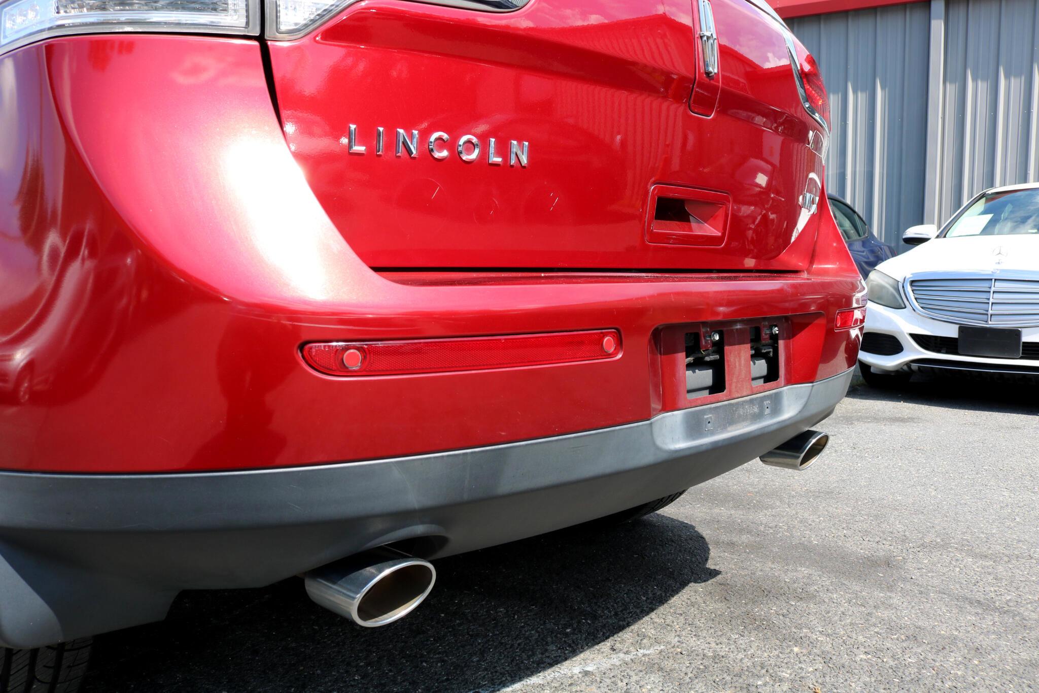 Used 2015 Lincoln MKX FWD w/ Walnut Swirl Wood Package image 11