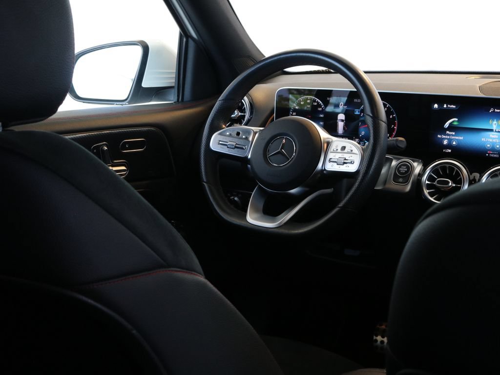 Used 2021 Mercedes-Benz GLB 35 AMG 4MATIC image 40