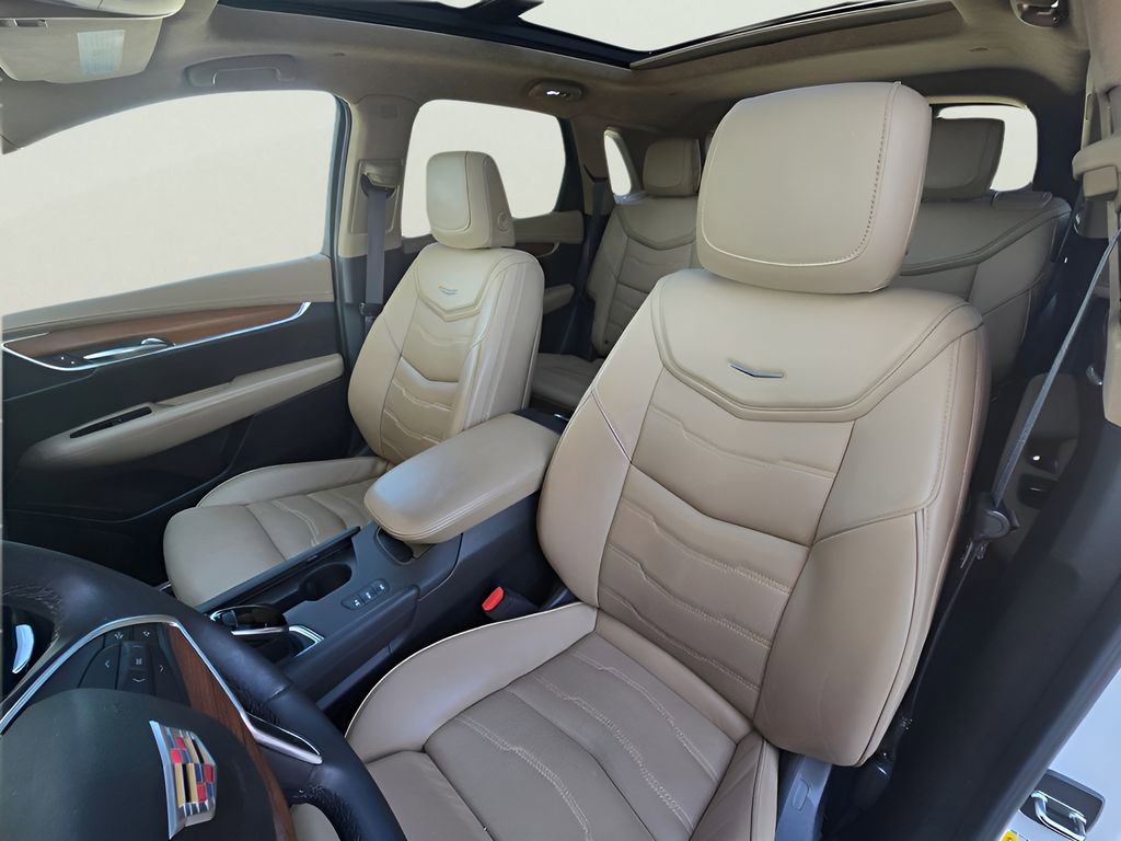 Used 2017 Cadillac XT5 Platinum w/ Driver Assist Package image 33