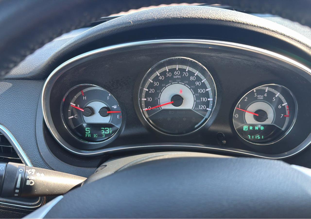 Used 2011 Chrysler 200 Touring FWD image 28