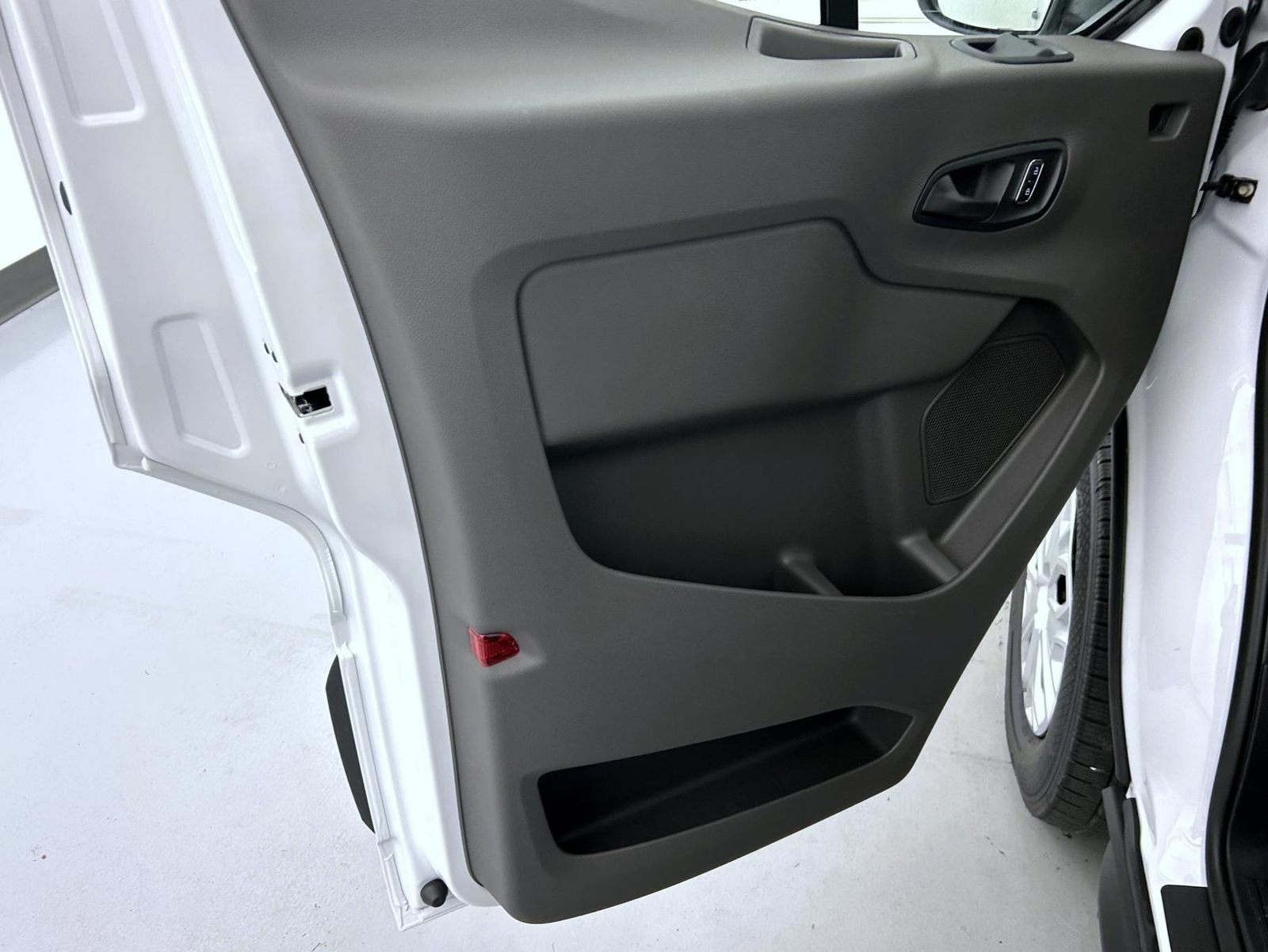 New 2027 Ford Transit 250 148 Medium Roof w/ Load Area Protection Package RWD image 9