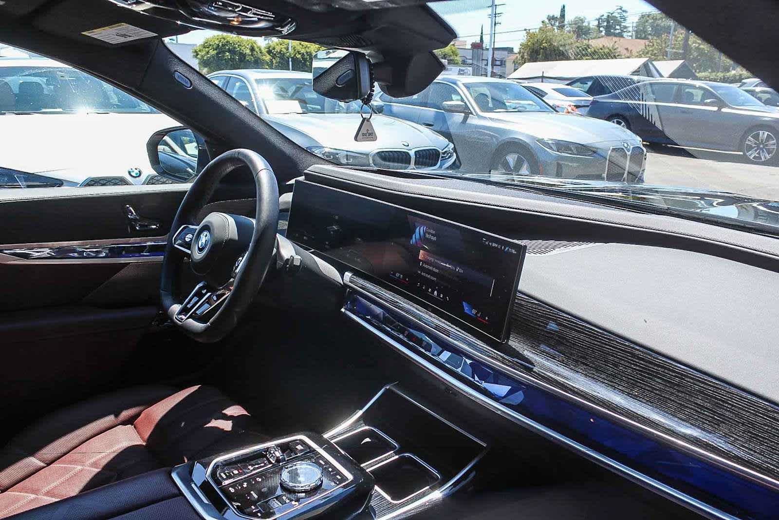 Certified 2025 BMW i7 eDrive50 w/ Executive Package RWD image 15