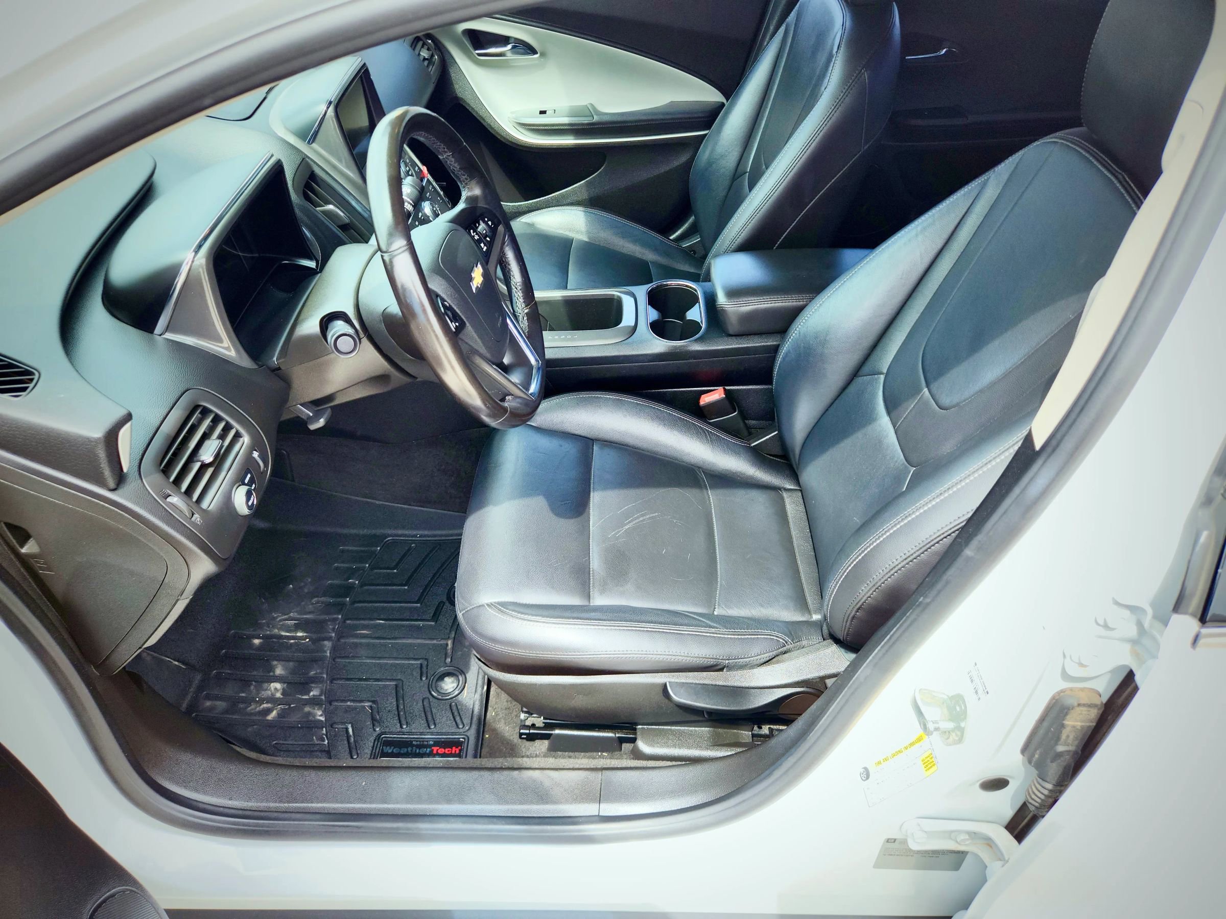Used 2015 Chevrolet Volt Premium w/ Premium Trim Package FWD image 30