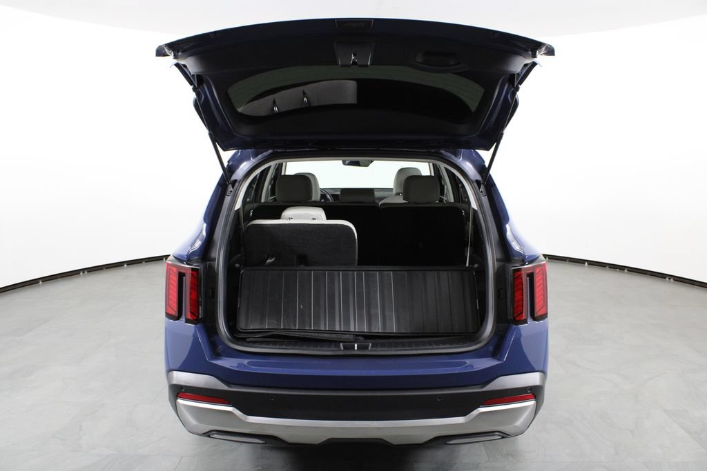 Used 2025 Kia Sorento S w/ Panoramic Sunroof Package FWD image 16