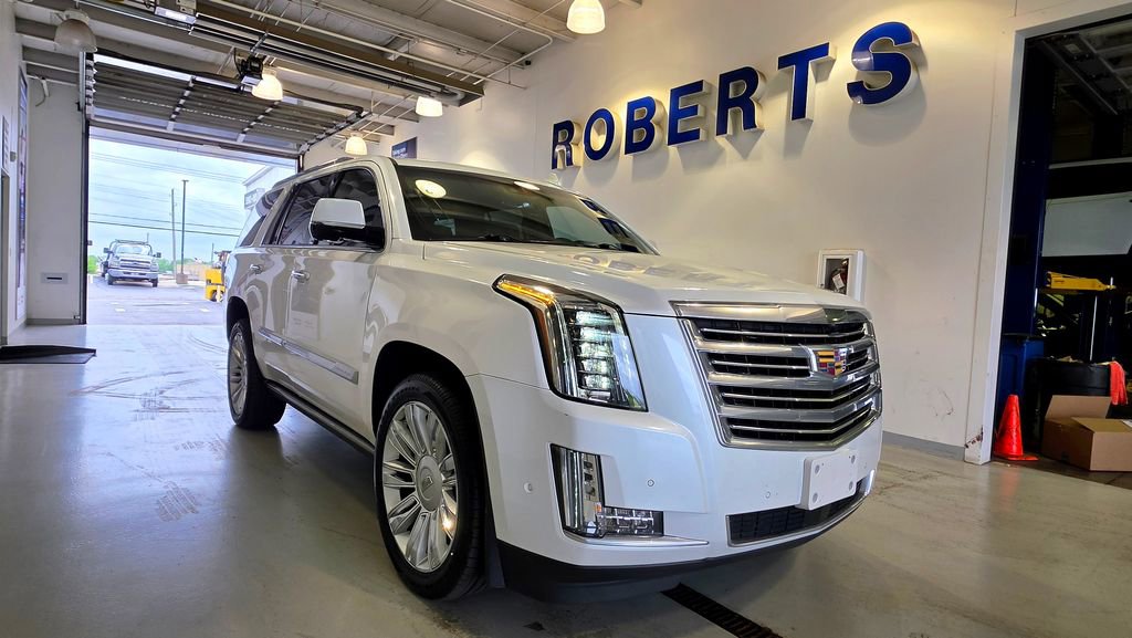 Used 2019 Cadillac Escalade Platinum AWD/4WD image 2