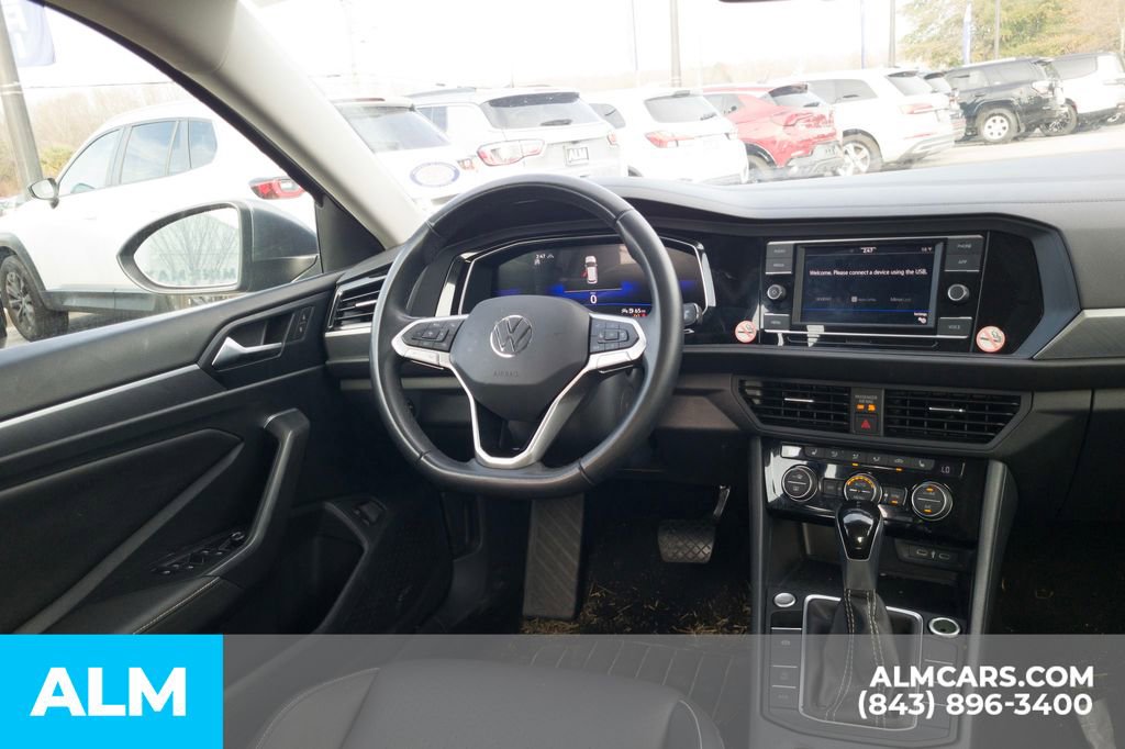 Used 2024 Volkswagen Jetta SE image 21