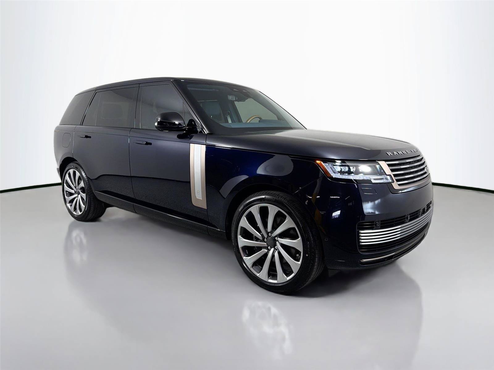 New 2026 Land Rover Range Rover SV AWD/4WD image 3