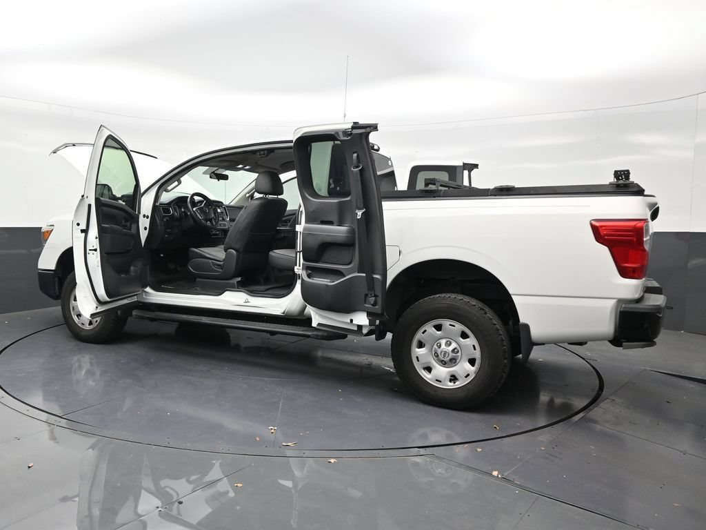 Used 2017 Nissan Titan S AWD/4WD image 31
