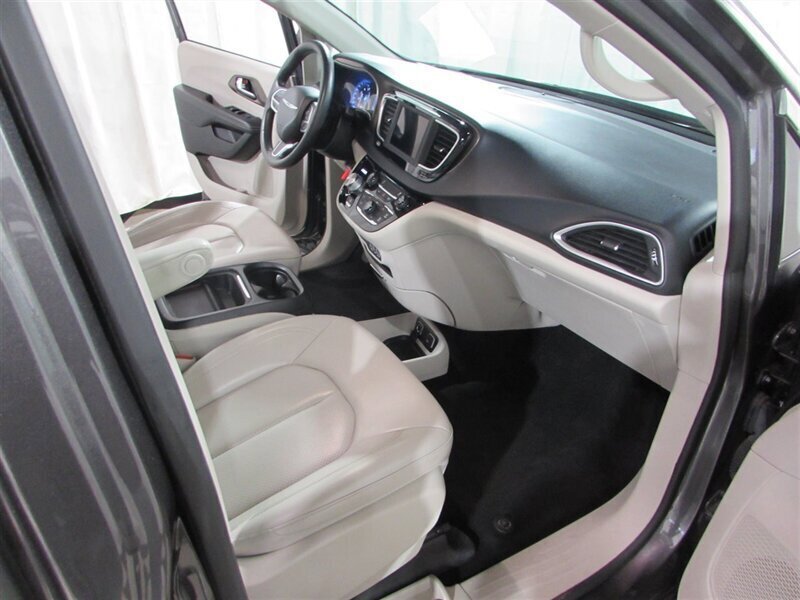 Used 2021 Chrysler Voyager Lxi image 74