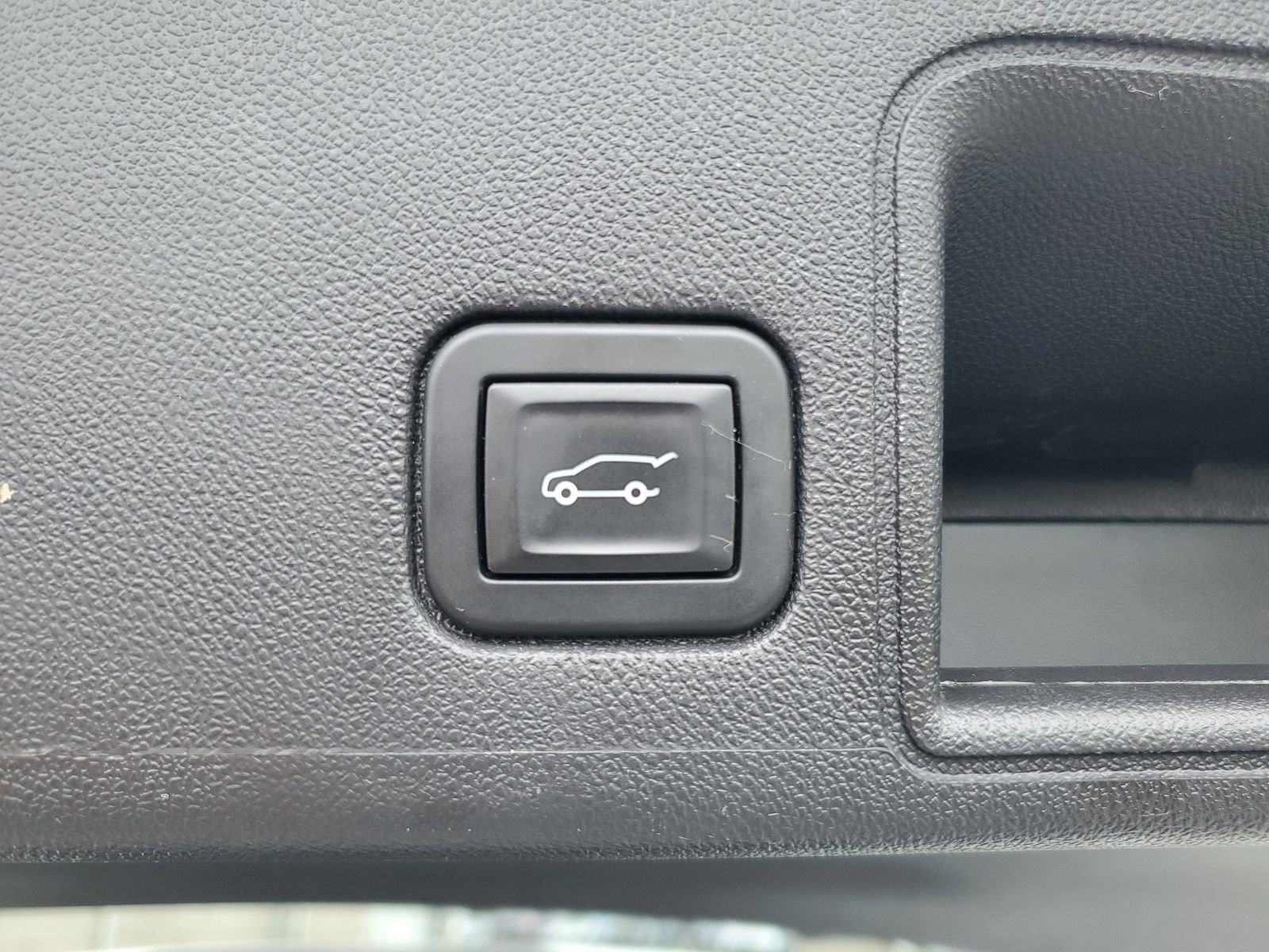 Used 2024 GMC Terrain SLE w/ Driver Convenience Package image 31