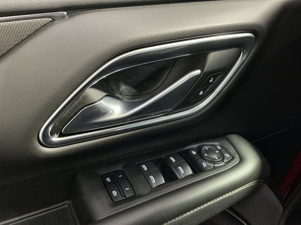 Used 2024 GMC Yukon AT4 w/ Technology Package AWD/4WD image 16