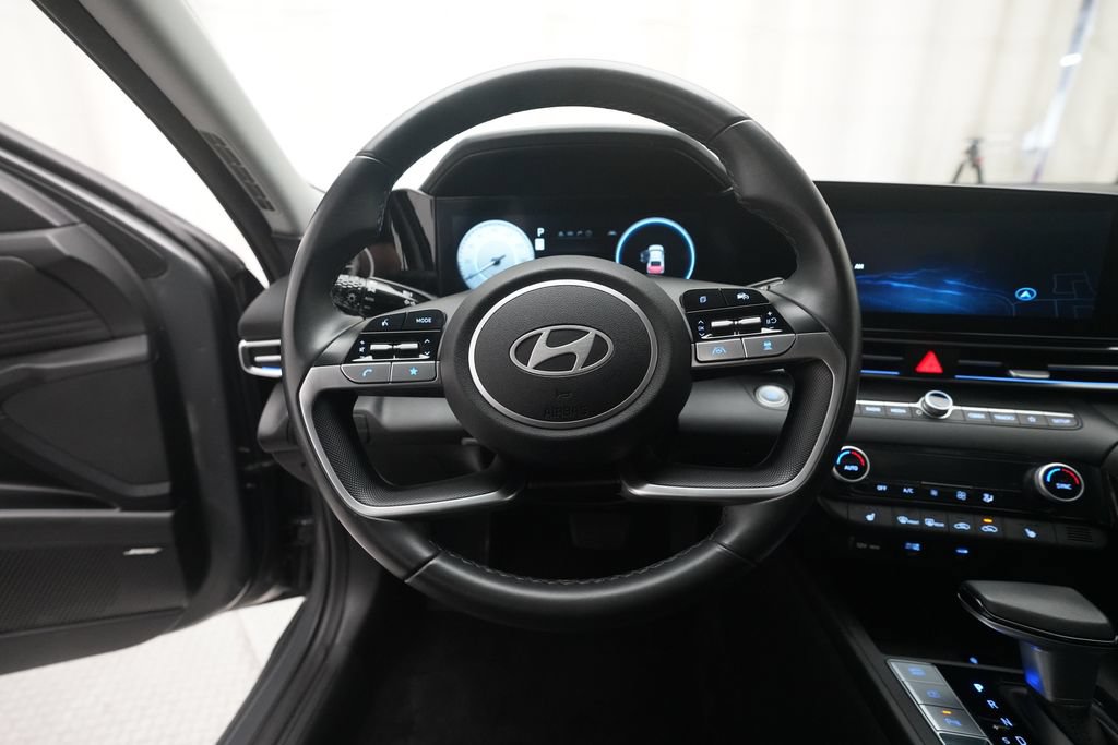 Used 2024 Hyundai Elantra Limited FWD image 4